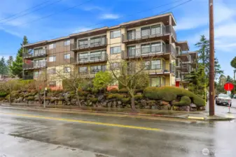 Fantastic location near parks, groceries, dining, and transit, with easy access to Ballard, Greenwood, Fremont, and beyond