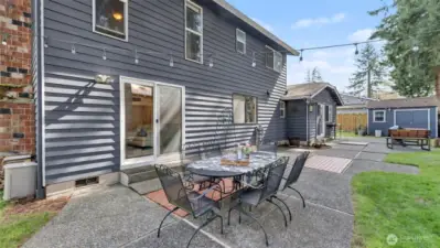 Large entertaining patio