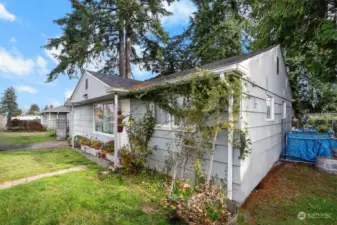 Tucked away on a dead end street. Prime commuting location: minutes to I5 and McChord gate access. Close to schools, shopping, entertainment, ER.