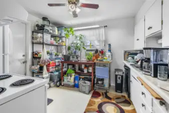 Ceiling fan in cozy Kitchen.