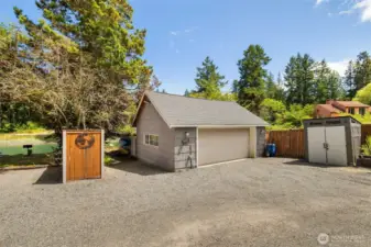 Garage with 500 gallon propane tank