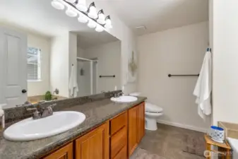 Dual sinks in the primary bathroom
