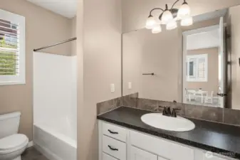 Full bath in 2nd bedroom upstairs