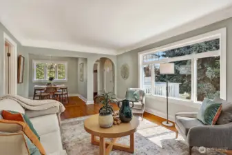 Living room looking to front door. Notice the beautiful arch mirrors the door shape.