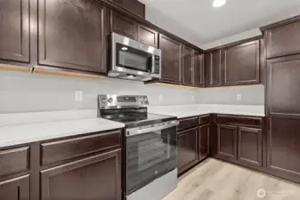 Photographs are for illustrative purposes only. Features, finishes, interior/exterior colors, landscaping and floorplan shown may vary from actual homes built.