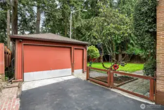 Detached Garage