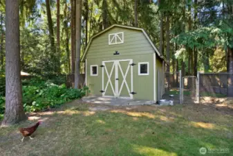 A fully enclosed backyard area offers an ideal space for pets of all sizes, while the spacious barn provides versatile options for a variety of uses.