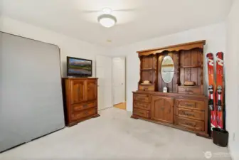 2nd bedroom