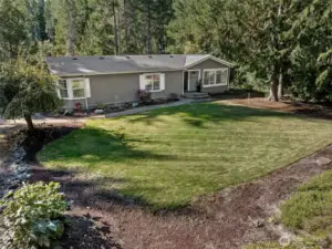 View of the front yard and entrance.