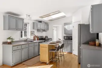 Plenty of storage in the kitchen.