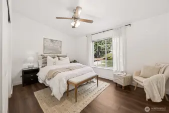 Guest bedroom.