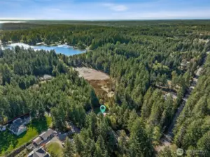 The property is in close proximity to Horseshoe Lake.