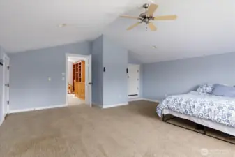 Large Spacious Bonus Room