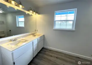 2nd Floor Full Bath
