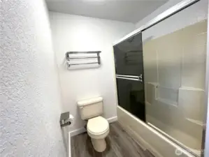 2nd Floor Full Bath