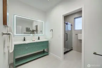 Double sink & with radiant floorheating in the bathroom