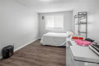 Large additional bedroom