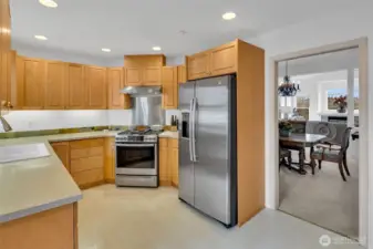 Spacious flow and prep area