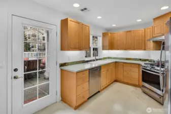 Access to front S/W exposure patio