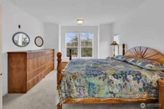 Extra storage & seating under the window