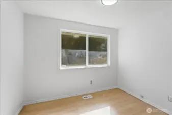 Second bedroom.