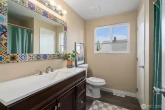 1412 upstair full bathroom