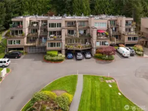 Close to DT Kirkland,  Bellevue & more