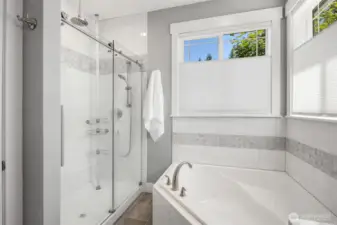 Lovely tiled shower/tub.