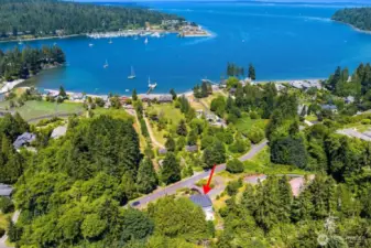 An aerial photo showing the close proximity from the house to the Inn & Marina.