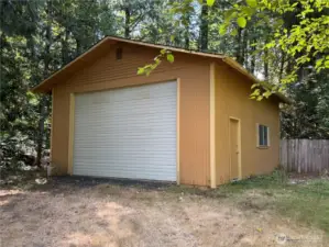 24 by 28 Shop with 11 foot door!
