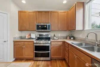 All stainless steel appliances stay!