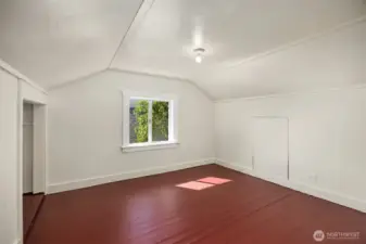 1st upper level bedroom (nonconforming)