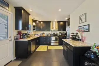 Lots of storage and counter space in the kitchen