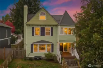 The beautiful "Free Classic Victorian" of North I Street.  Welcome!