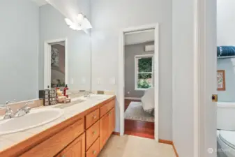 Jack and Jill bathroom between two guest bedrooms