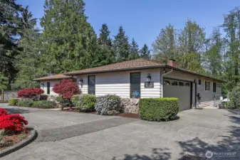 2 Car Garage, Extra Parking and RV/Boat Parking