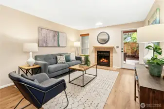 Ground floor unit mins to I-5 on ramps.