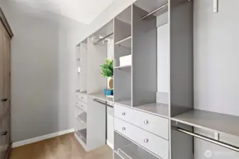 Primary bedroom walk-in closet complete with organizers!