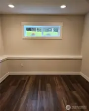 Lower flex room