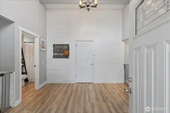 Entryway with vaulted ceiling.