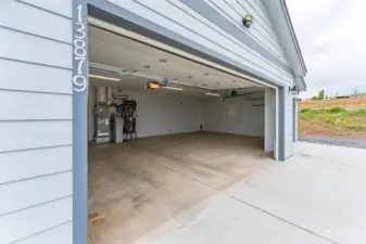 Huge 3-car garage