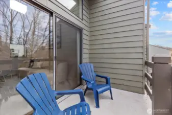 Main floor deck