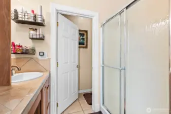 Primary en-suite