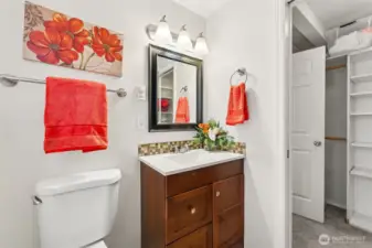 16905 - Primary Private Full Bath