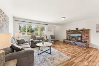 16905 - Living Room from Hallway