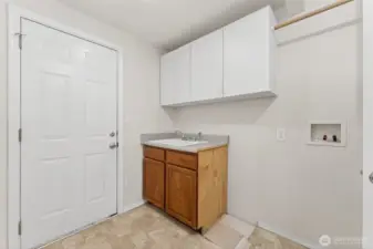 16905 - Laundry Room with Deep Sink