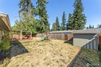 16905 - Fenced Back Yard with Covered Patio