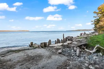 Community beach is a great spot to search fr rocks, seaglass and just   enjoy the view!