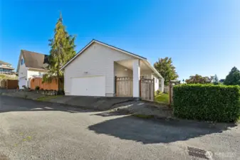 Alley/ back of house