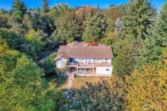 Picture of main home.  Approximately 6100 square feet including the beach house.